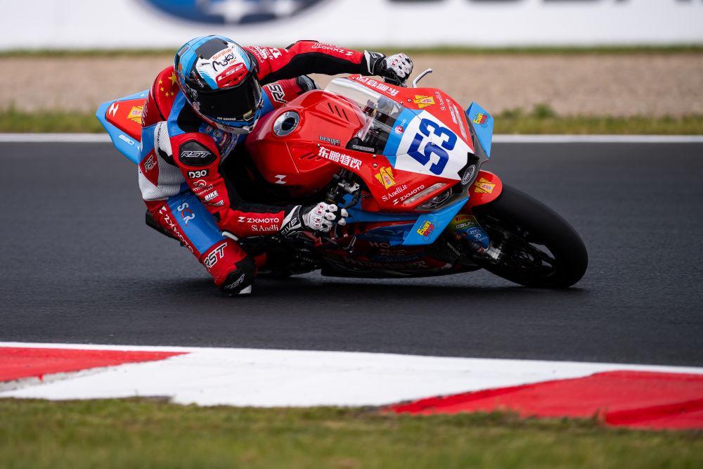 体育社区-“张雪机车”WSBK阿拉贡站首回合第八名